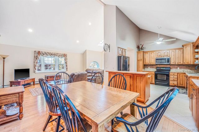 1 Chen Court, Middle Island, NY 11953