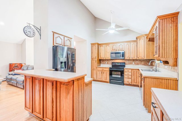 1 Chen Court, Middle Island, NY 11953