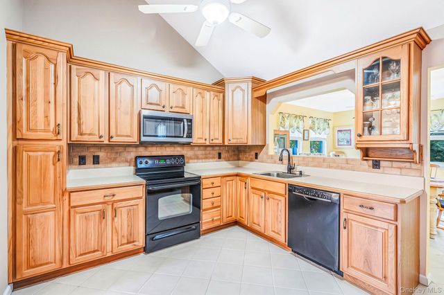 1 Chen Court, Middle Island, NY 11953