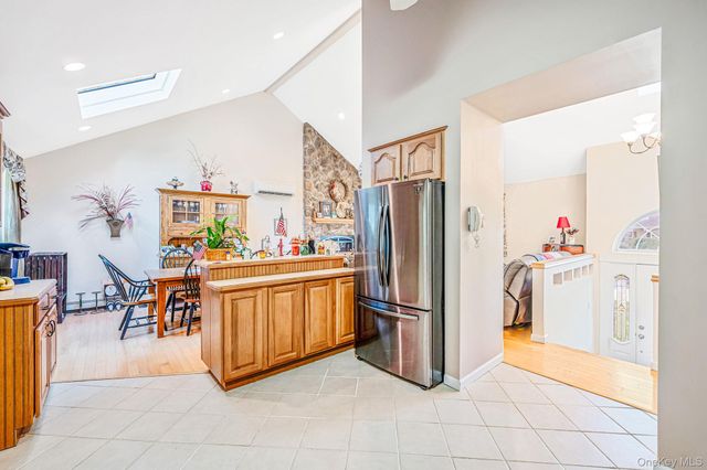 1 Chen Court, Middle Island, NY 11953