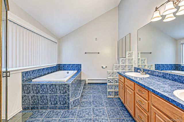 1 Chen Court, Middle Island, NY 11953