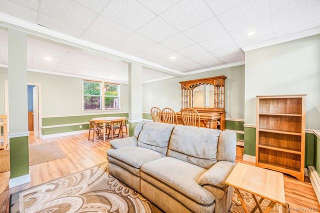 1 Chen Court, Middle Island, NY 11953