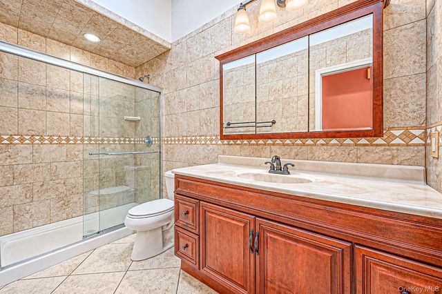 1 Chen Court, Middle Island, NY 11953