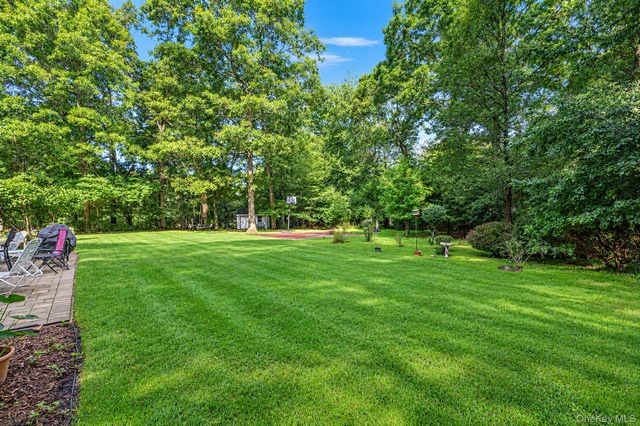 1 Chen Court, Middle Island, NY 11953