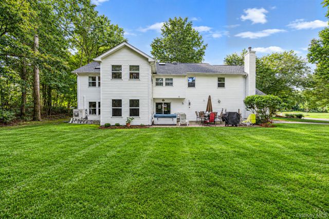 1 Chen Court, Middle Island, NY 11953