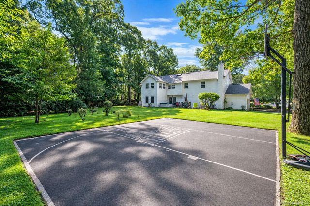 1 Chen Court, Middle Island, NY 11953