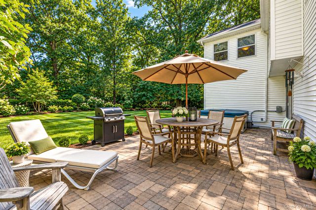 1 Chen Court, Middle Island, NY 11953