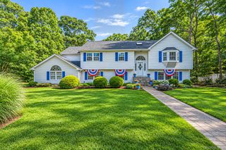 1 Chen Court, Middle Island, NY 11953