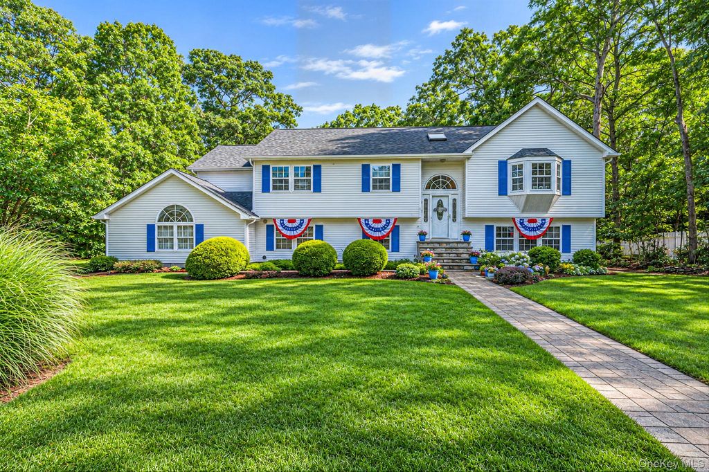 1 Chen Court, Middle Island, NY 11953
