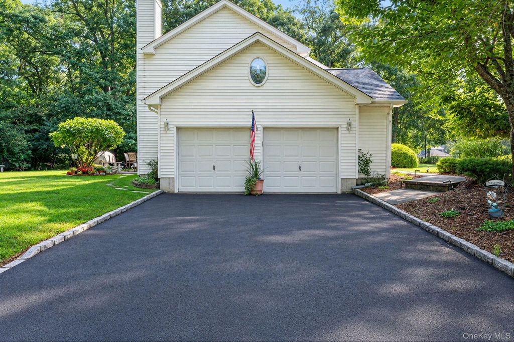1 Chen Court, Middle Island, NY 11953 — photo 3