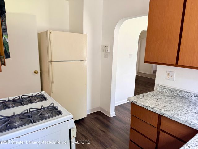 1127 W Maple Street, Lansing, MI 48915