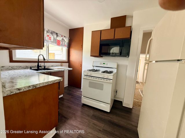 1127 W Maple Street, Lansing, MI 48915