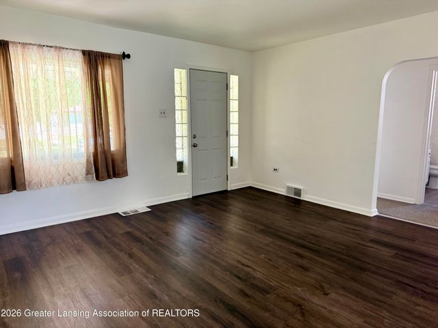 1127 W Maple Street, Lansing, MI 48915