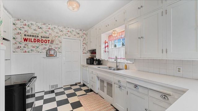 817 Maple Street, Alexandria, MN 56308