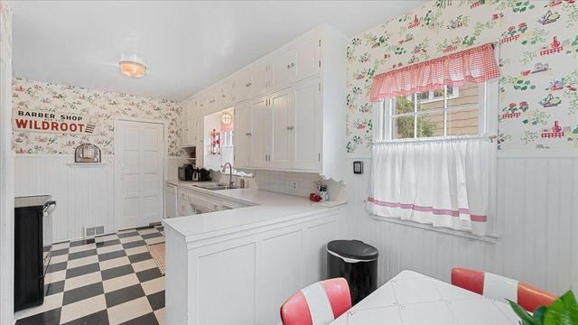 817 Maple Street, Alexandria, MN 56308