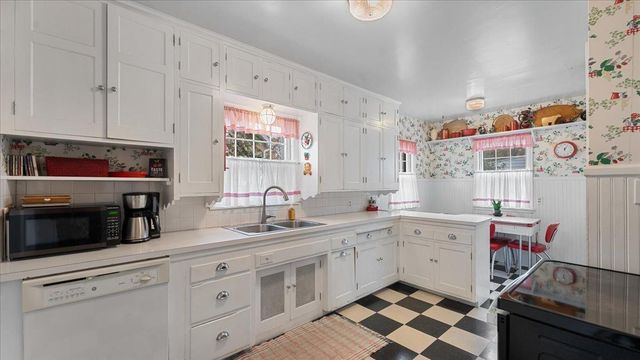 817 Maple Street, Alexandria, MN 56308