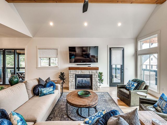 111 Lower Greenway, Carlton Landing, OK 74432