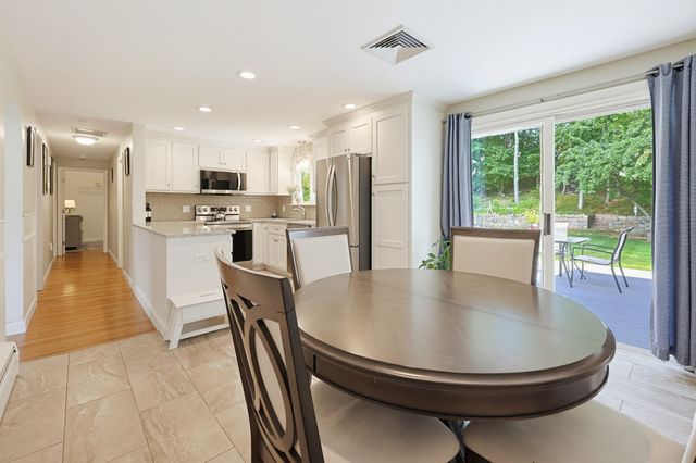 4 Willow St, Franklin, MA 02038