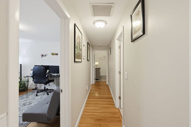 4 Willow St, Franklin, MA 02038