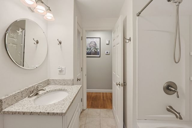 4 Willow St, Franklin, MA 02038