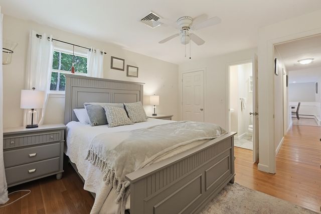 4 Willow St, Franklin, MA 02038