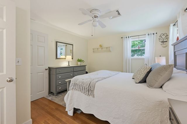 4 Willow St, Franklin, MA 02038