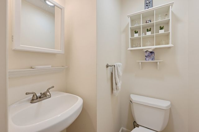 4 Willow St, Franklin, MA 02038