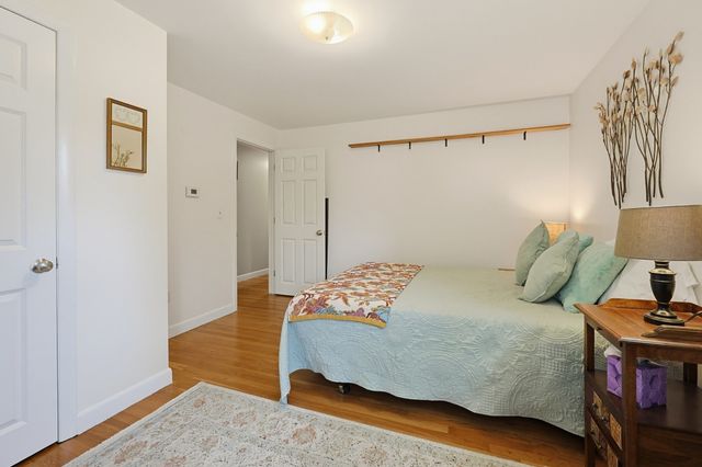 4 Willow St, Franklin, MA 02038
