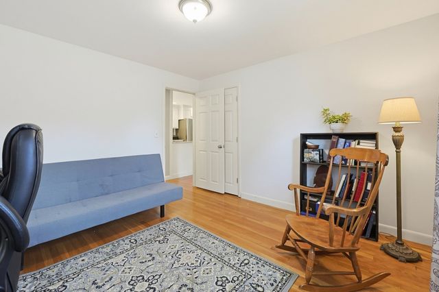 4 Willow St, Franklin, MA 02038
