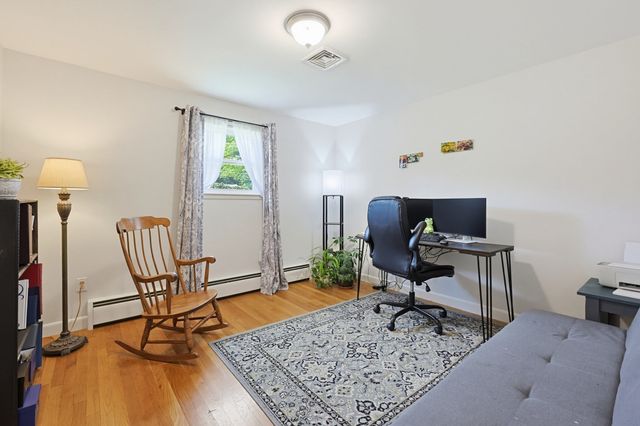 4 Willow St, Franklin, MA 02038