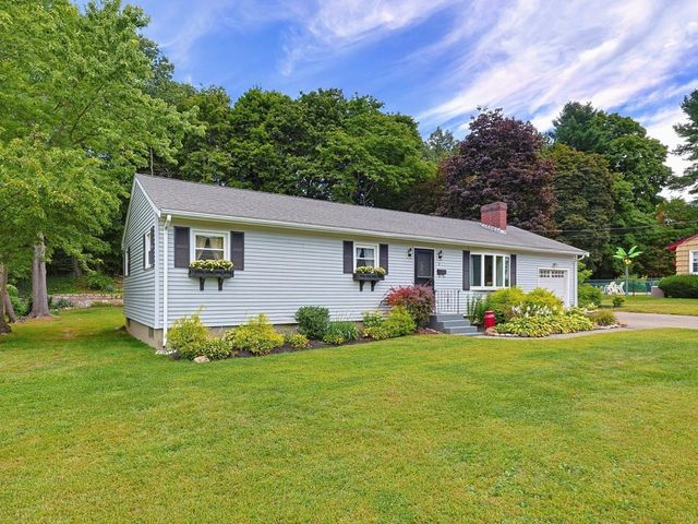 4 Willow St, Franklin, MA 02038