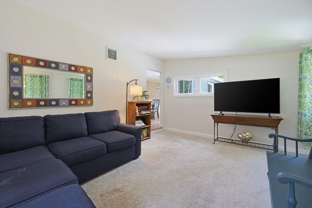 4 Willow St, Franklin, MA 02038