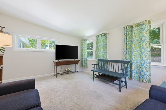 4 Willow St, Franklin, MA 02038