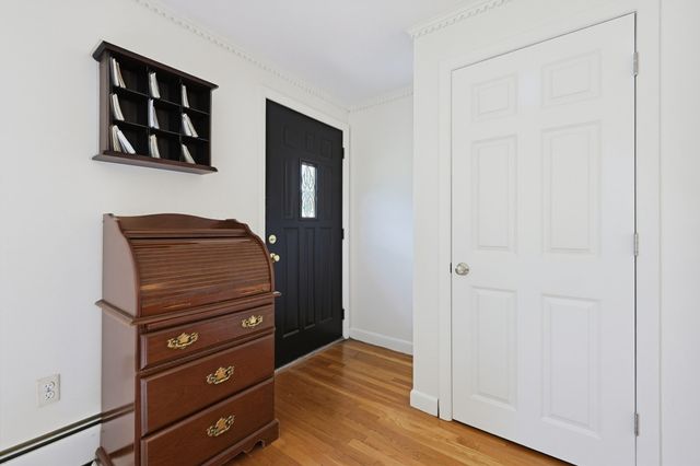 4 Willow St, Franklin, MA 02038