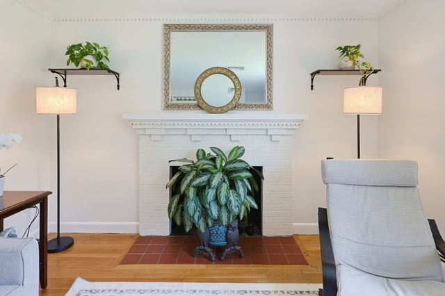 4 Willow St, Franklin, MA 02038