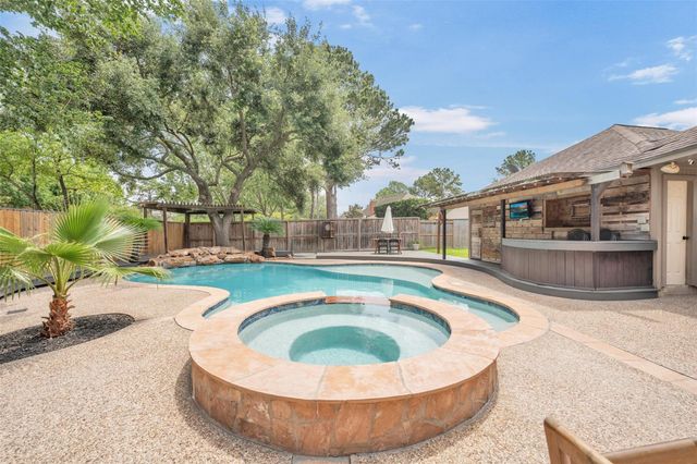 7318 Starbridge Drive, Houston, TX 77095