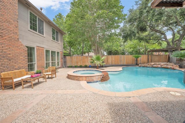 7318 Starbridge Drive, Houston, TX 77095