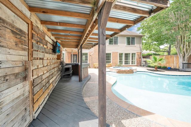 7318 Starbridge Drive, Houston, TX 77095