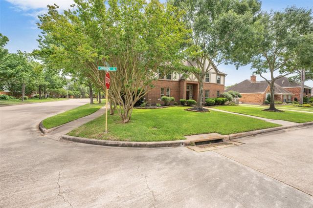 7318 Starbridge Drive, Houston, TX 77095