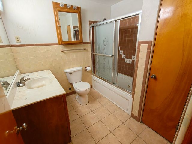 642 E 54th Place, Merrillville, IN 46410
