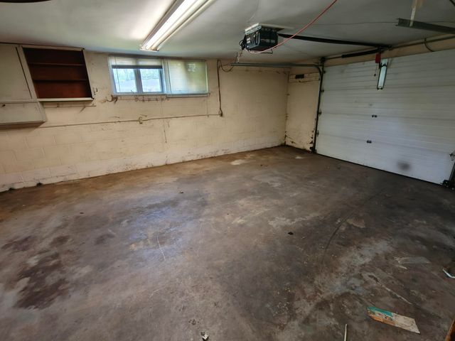 642 E 54th Place, Merrillville, IN 46410