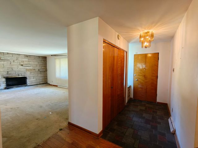 642 E 54th Place, Merrillville, IN 46410