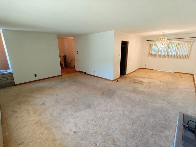 642 E 54th Place, Merrillville, IN 46410