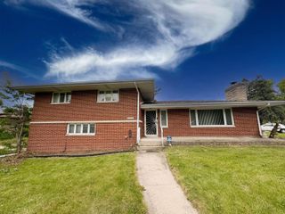 642 E 54th Place, Merrillville, IN 46410