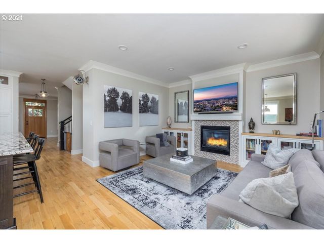 4412 Sw SHATTUCK Rd, Portland, OR 97221