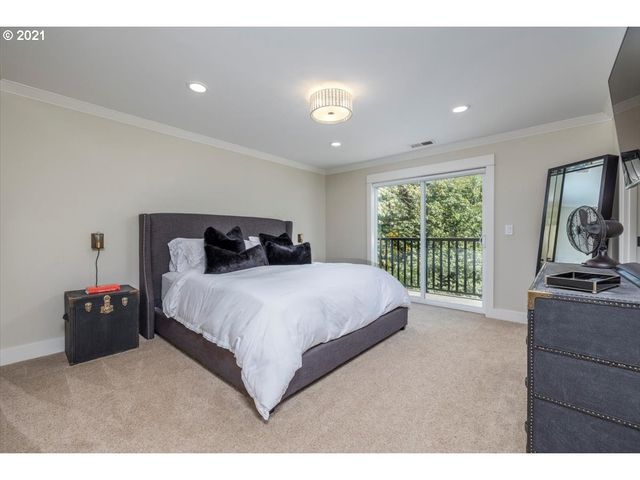 4412 Sw SHATTUCK Rd, Portland, OR 97221