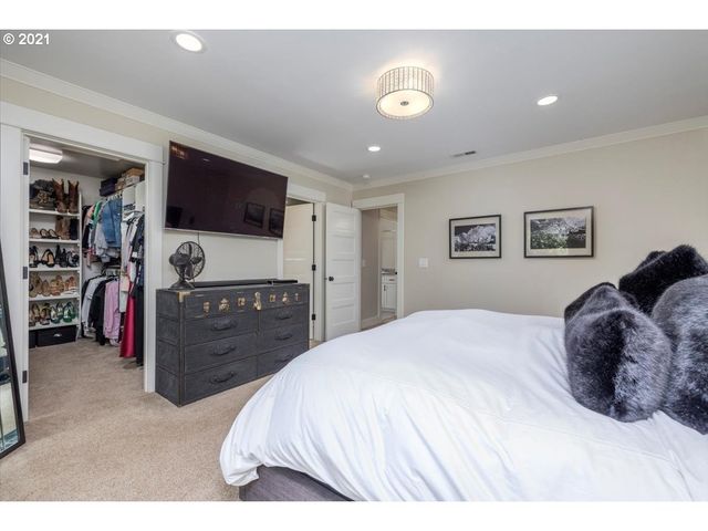 4412 Sw SHATTUCK Rd, Portland, OR 97221