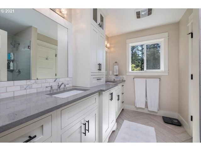 4412 Sw SHATTUCK Rd, Portland, OR 97221