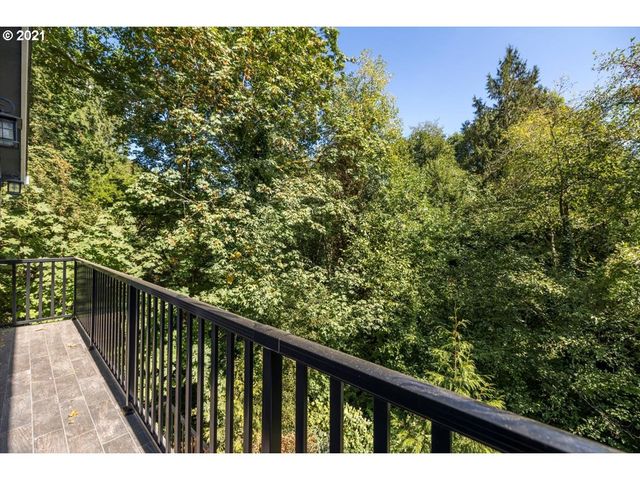 4412 Sw SHATTUCK Rd, Portland, OR 97221