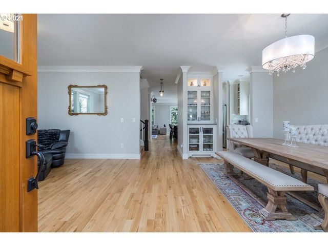 4412 Sw SHATTUCK Rd, Portland, OR 97221